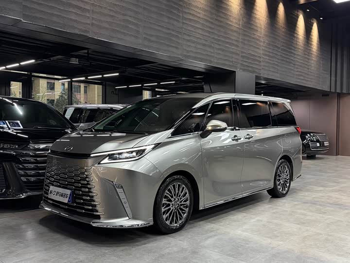 Lexus LM 2025 2025款 500h 六座尊崇版