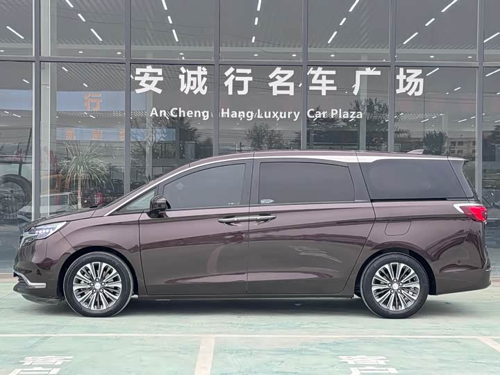 Photo 4 - Buick GL8 ES
