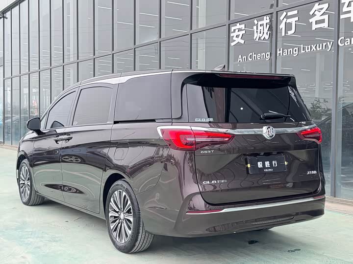Photo 5 - Buick GL8 ES