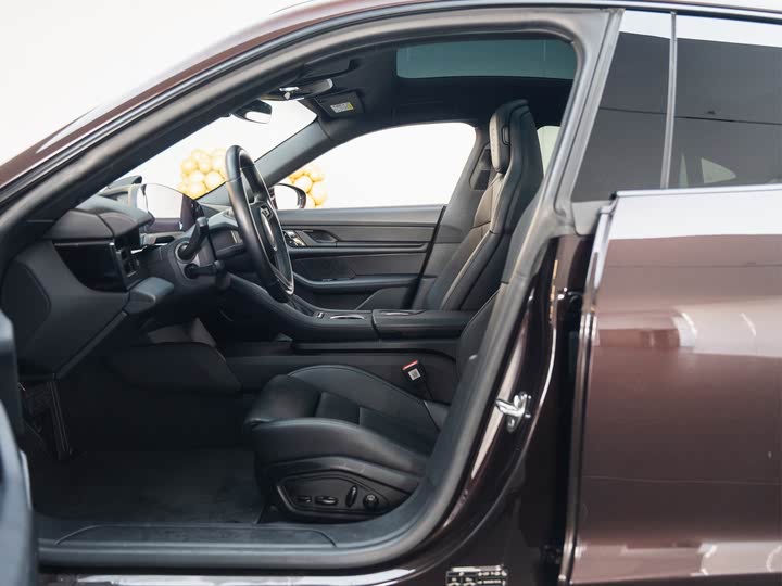 Фото 12 - Porsche Taycan