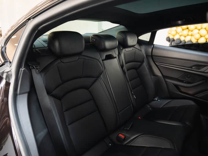 Фото 14 - Porsche Taycan