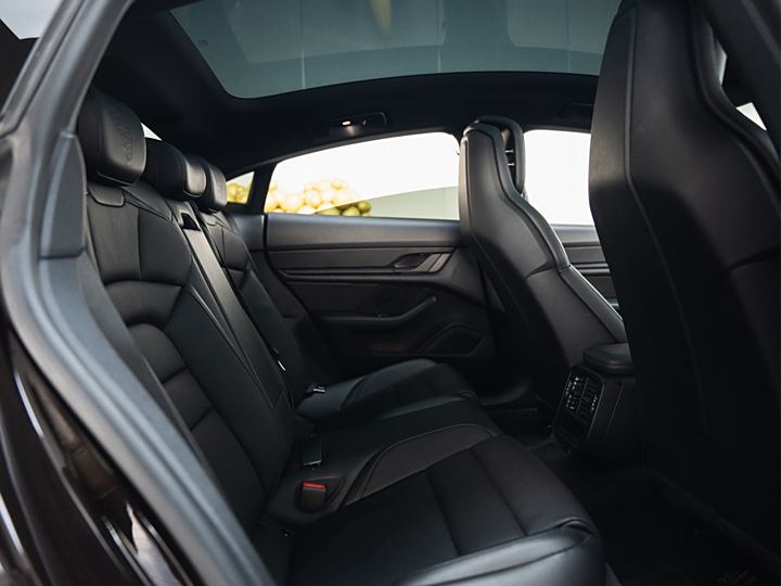 Фото 15 - Porsche Taycan