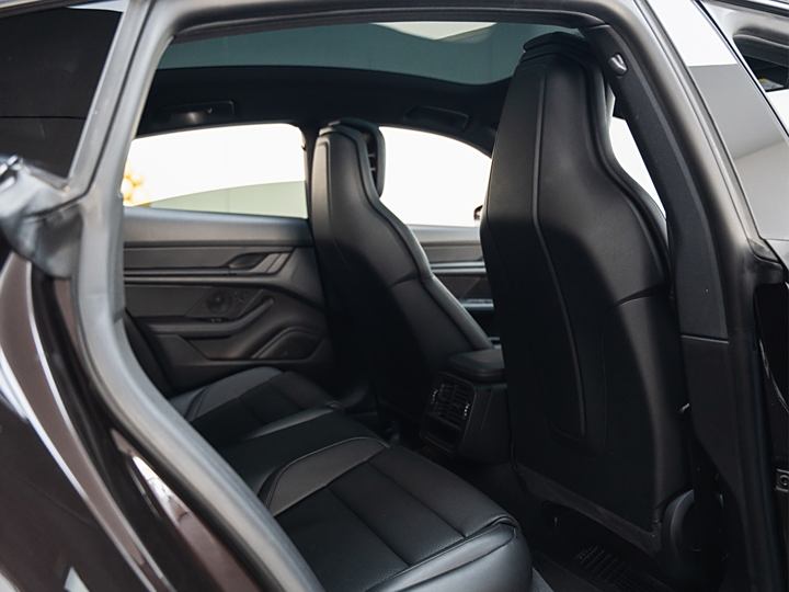 Фото 16 - Porsche Taycan