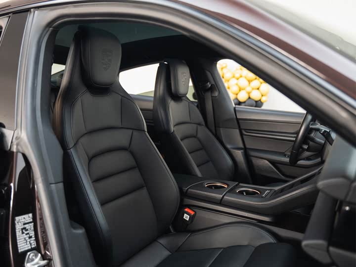 Фото 19 - Porsche Taycan