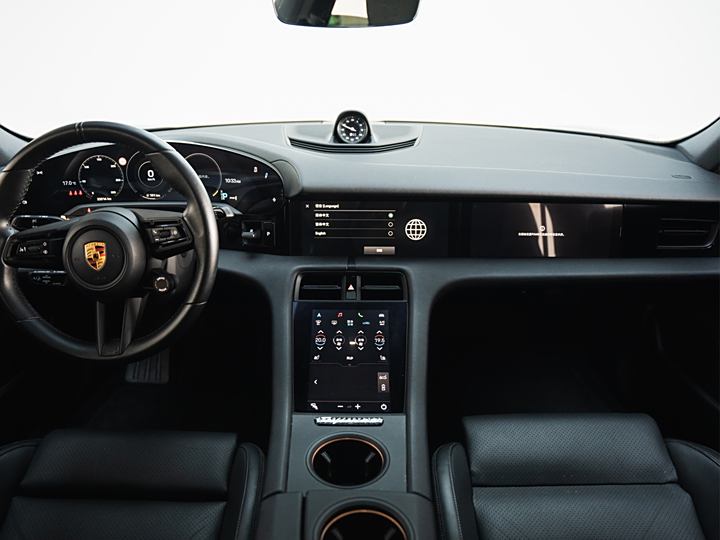 Фото 20 - Porsche Taycan