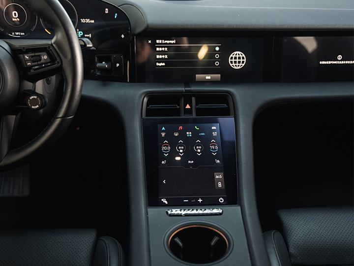 Фото 25 - Porsche Taycan