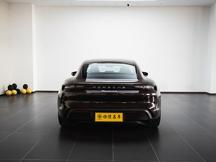 Фото 4 - Porsche Taycan