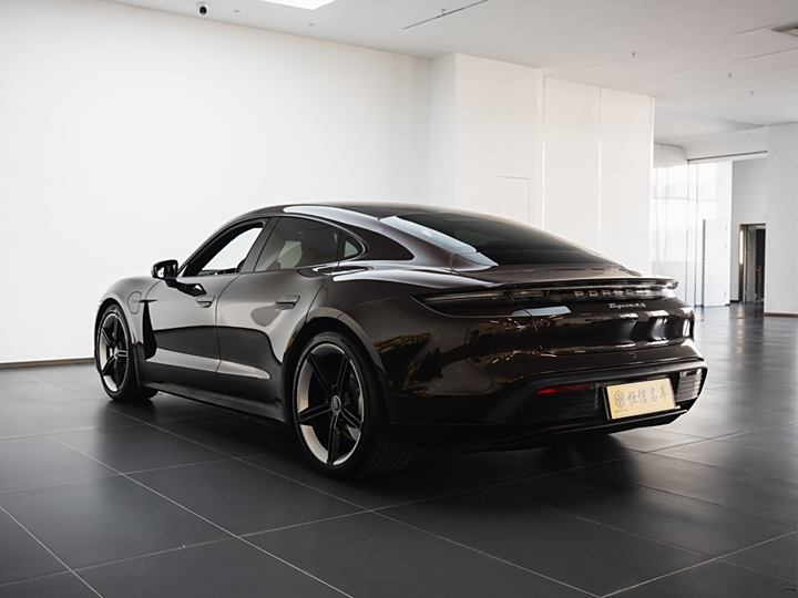 Фото 5 - Porsche Taycan