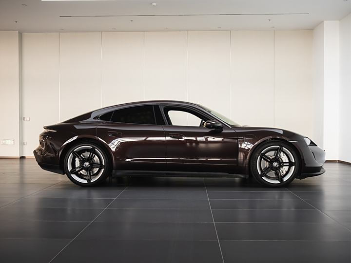 Фото 7 - Porsche Taycan