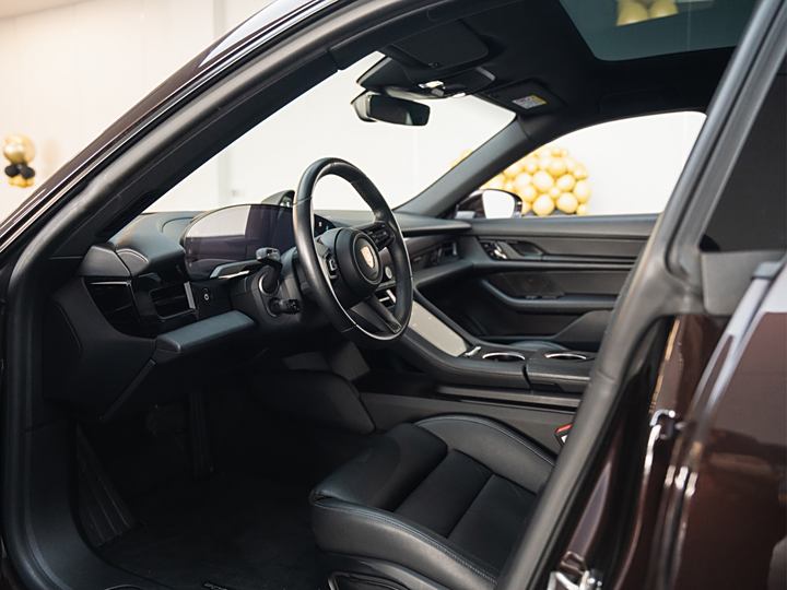 Фото 8 - Porsche Taycan