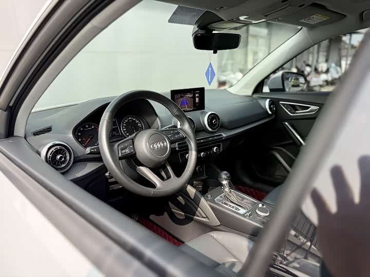 Photo 6 - Audi Q2L