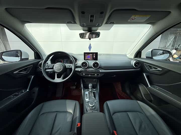 Photo 7 - Audi Q2L
