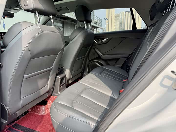 Photo 8 - Audi Q2L