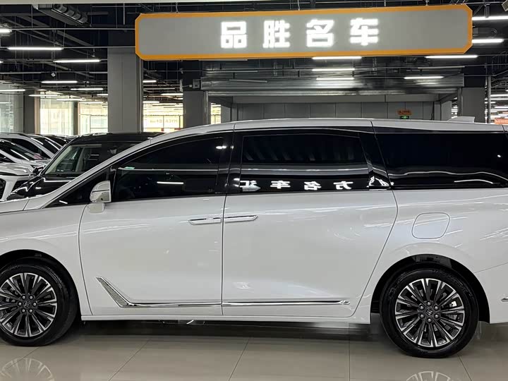Photo 4 - Buick GL8 ES
