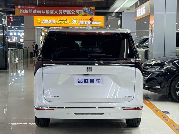Photo 5 - Buick GL8 ES