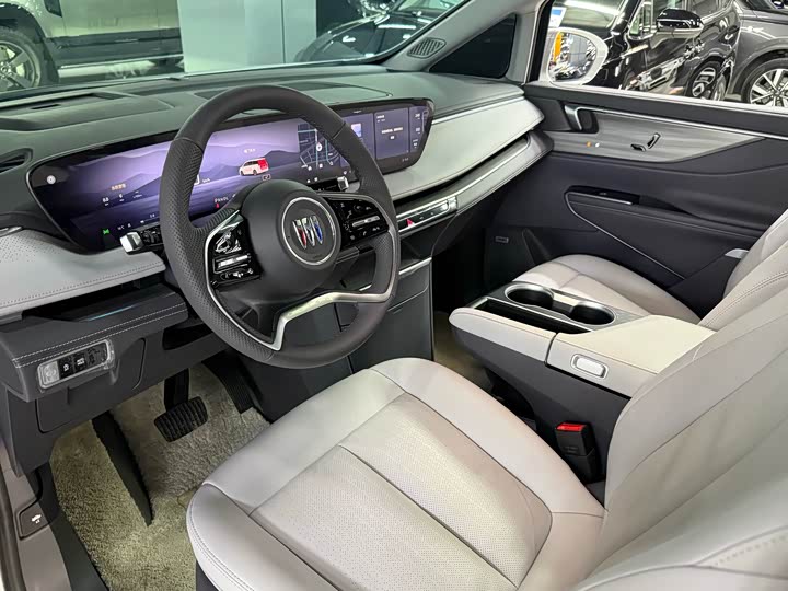 Photo 9 - Buick GL8 ES