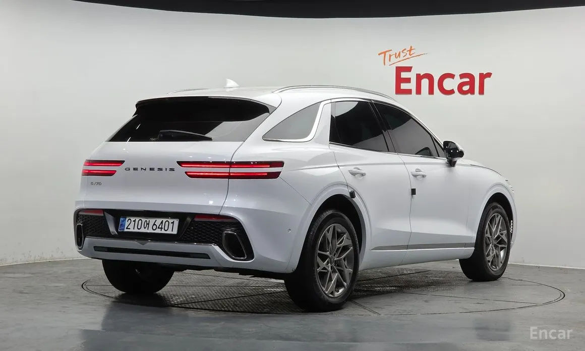 Фото 2 - Genesis GV70