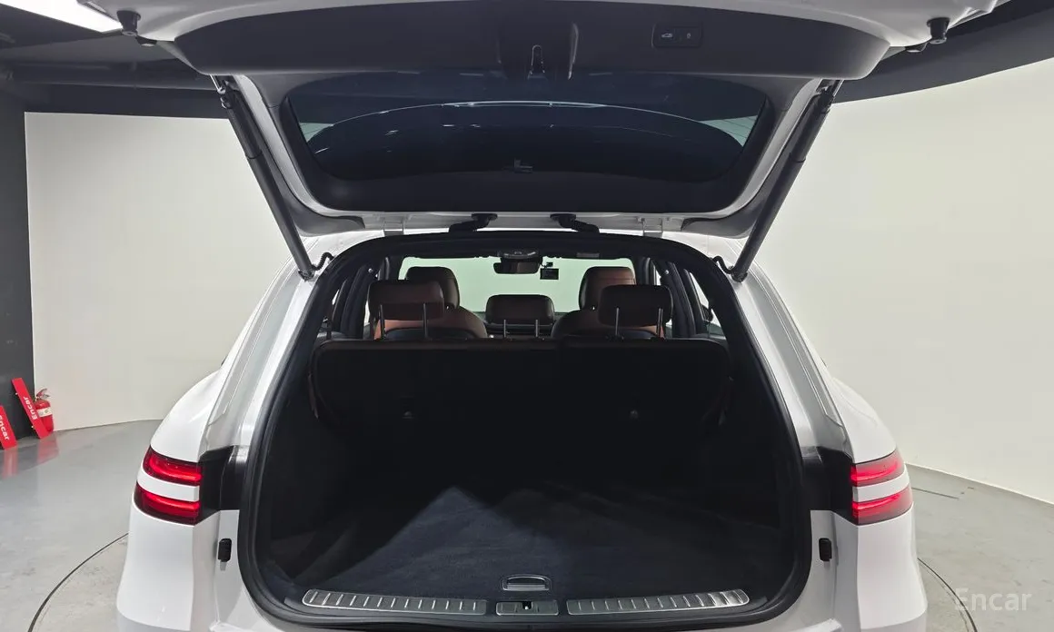Фото 20 - Genesis GV70