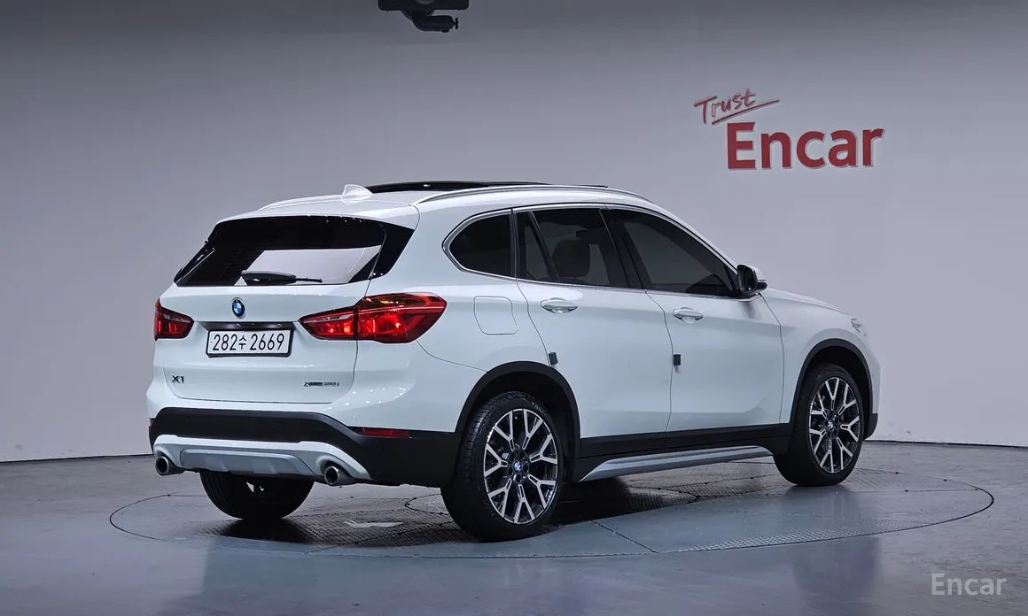 صورة 2 - BMW X1