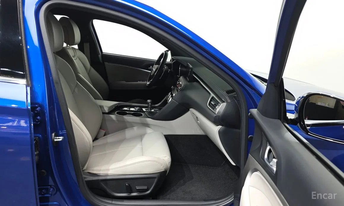 Фото 11 - Genesis G70