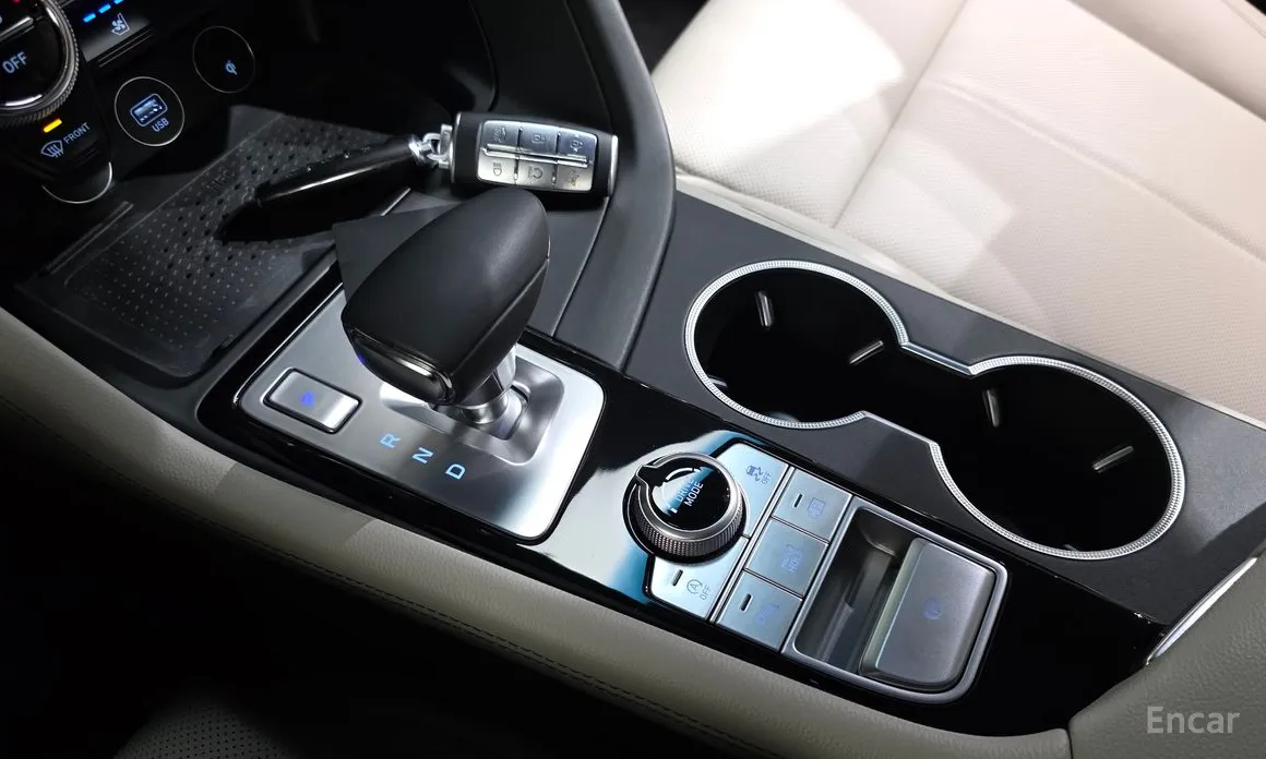 Фото 9 - Genesis G70