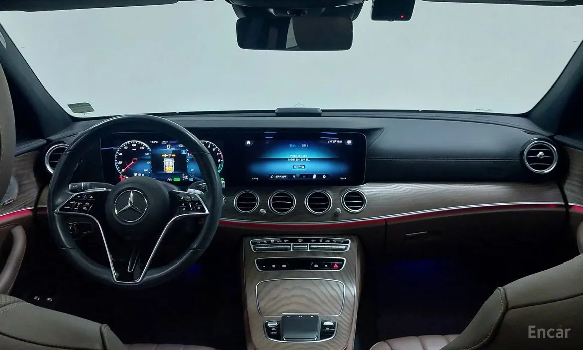 Фото 7 - Mercedes-Benz E-Class