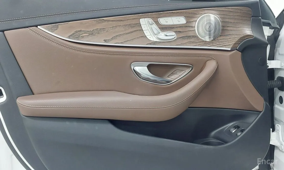 Фото 9 - Mercedes-Benz E-Class