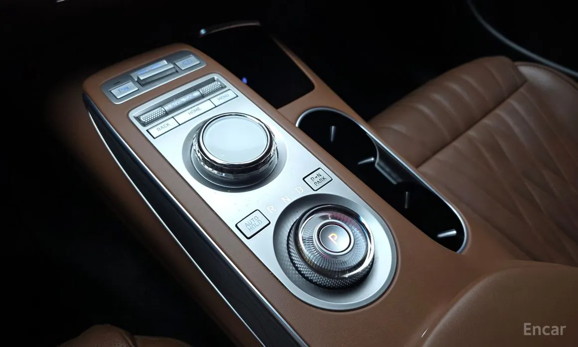 Фото 9 - Genesis GV70