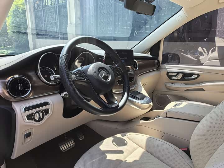 Фото 7 - Mercedes-Benz V-Class