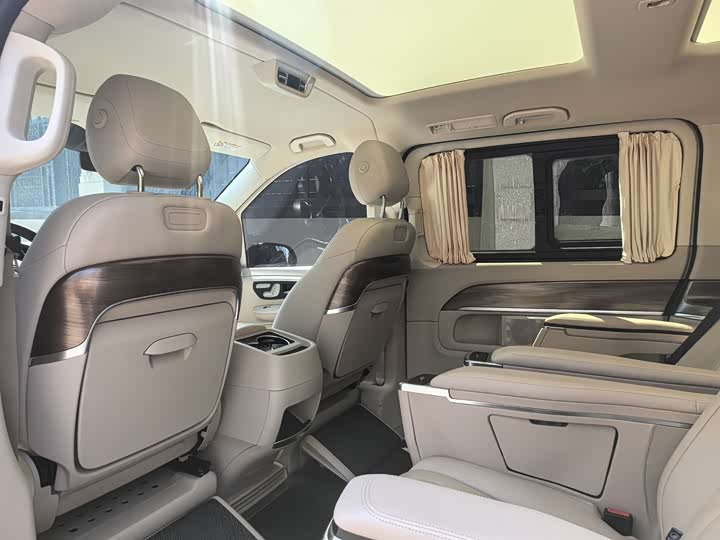 Фото 9 - Mercedes-Benz V-Class