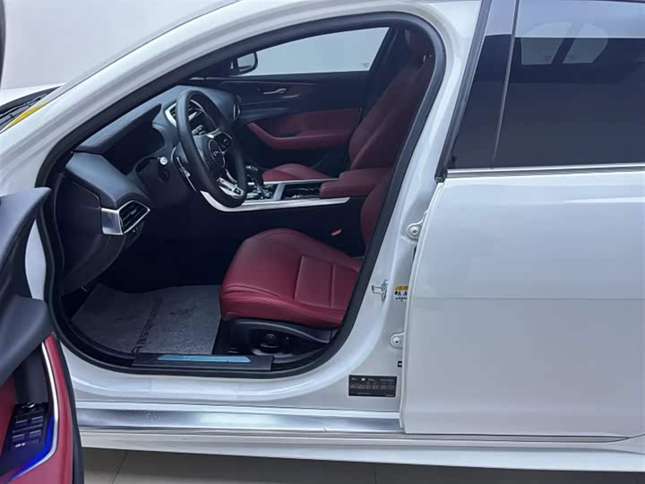 Zdjęcie 5 - Jaguar XE L