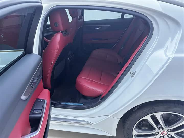 Zdjęcie 6 - Jaguar XE L