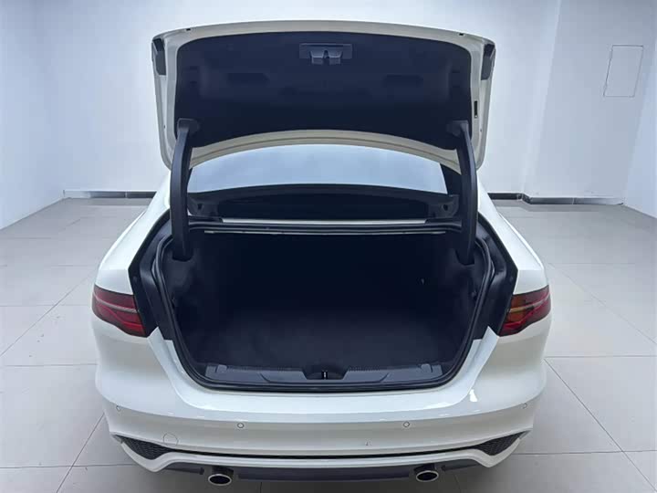 Zdjęcie 7 - Jaguar XE L