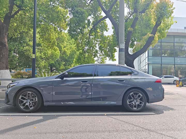 Zdjęcie 3 - BMW 5 Series