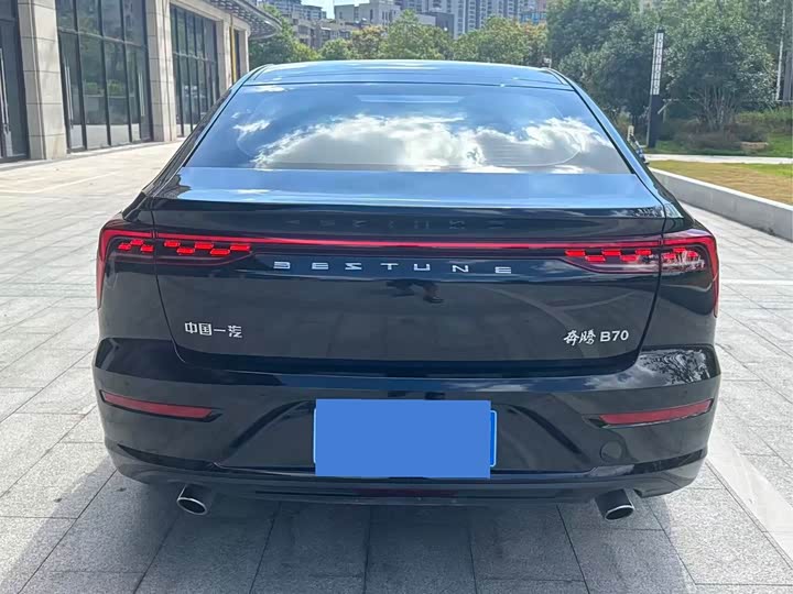 2025 Bestune B70