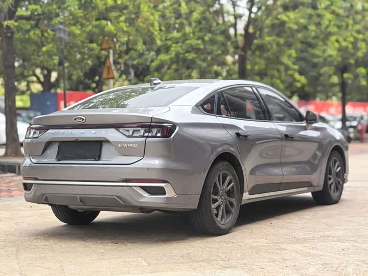 Ford Mondeo 2025 2025款 2.0T EcoBoost 豪华型
