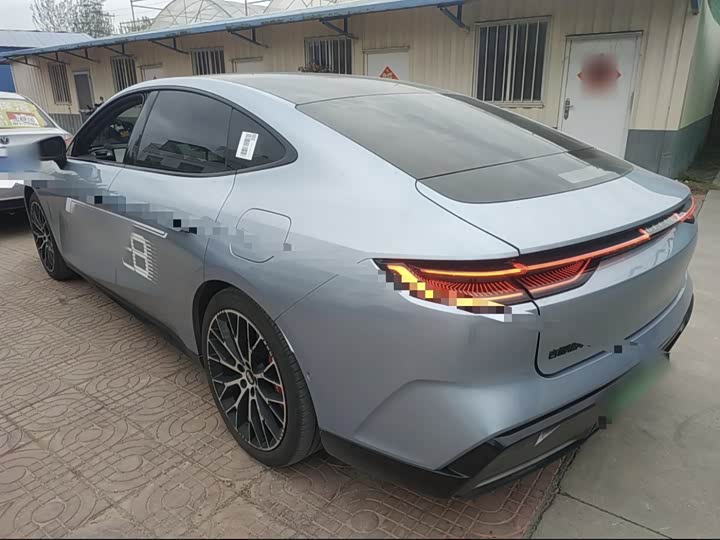 Geely Galaxy E8 2025 2025款 620km 四驱星舰激光雷达智驾版