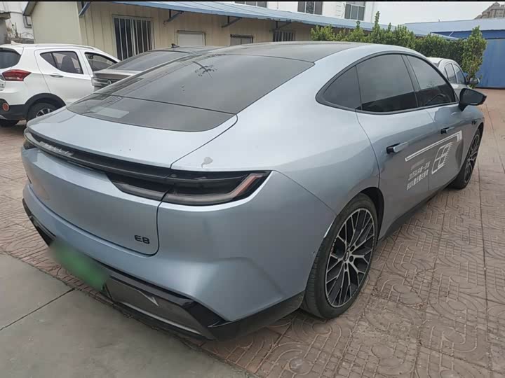 Geely Galaxy E8 2025 2025款 620km 四驱星舰激光雷达智驾版
