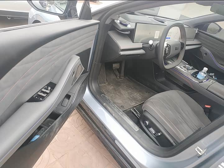 Geely Galaxy E8 2025 2025款 620km 四驱星舰激光雷达智驾版