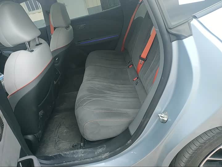 Geely Galaxy E8 2025 2025款 620km 四驱星舰激光雷达智驾版