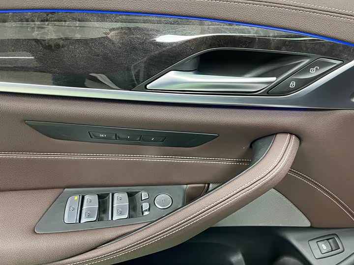 Zdjęcie 8 - BMW 5 Series