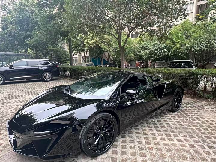 2023 McLaren Artura