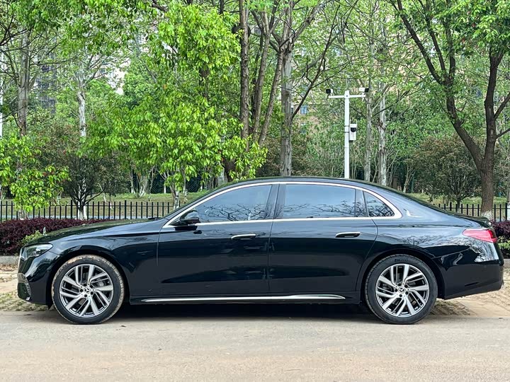 Zdjęcie 4 - Mercedes-Benz E-Class