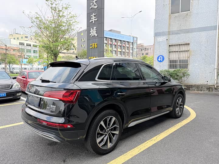 Фото 6 - Audi Q5L