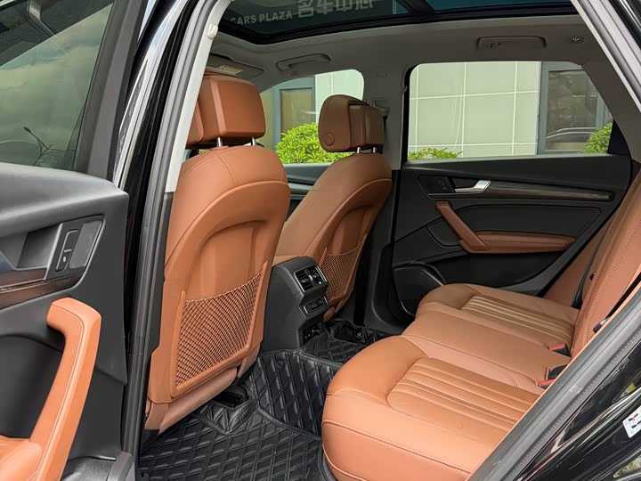 Фото 9 - Audi Q5L