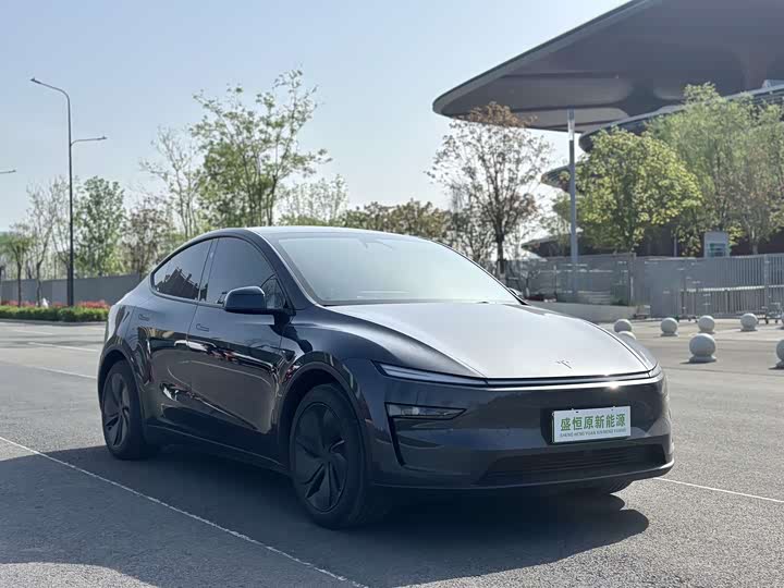 Photo 3 - Tesla Model Y