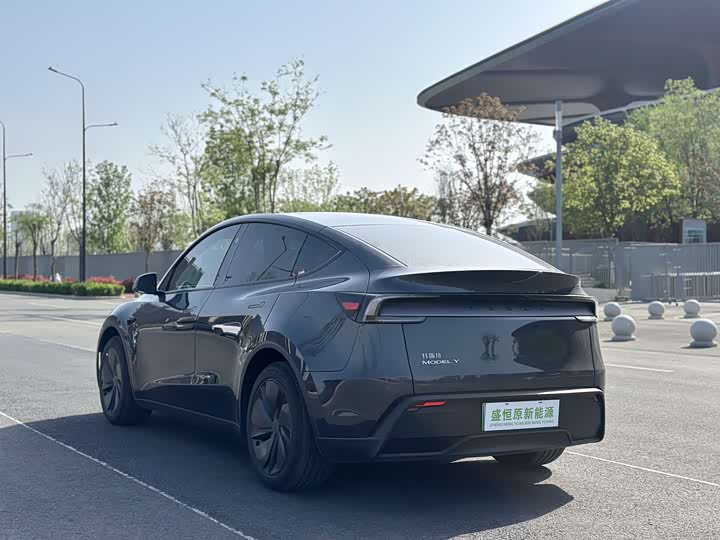 Photo 4 - Tesla Model Y