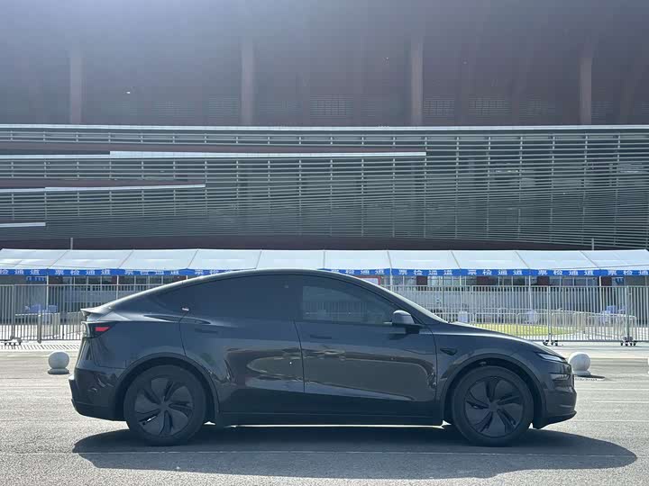 Photo 7 - Tesla Model Y