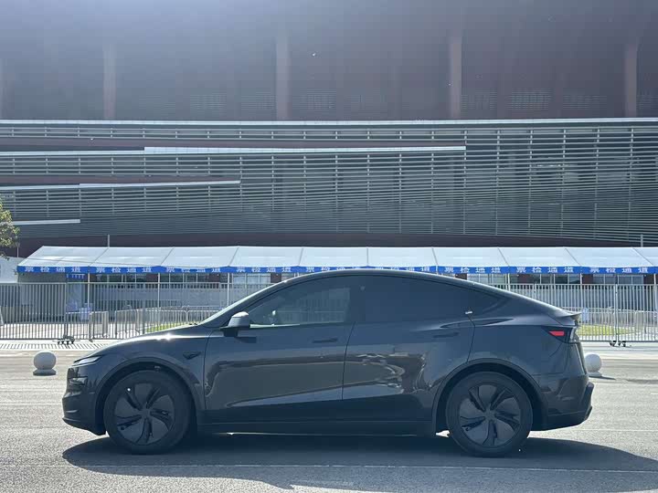 Photo 8 - Tesla Model Y