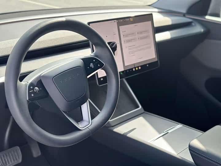 Photo 9 - Tesla Model Y